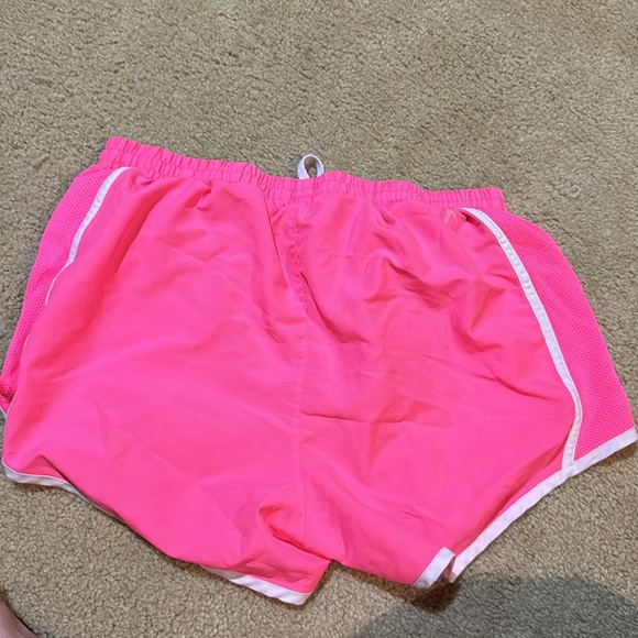 UNDER ARMOUR running shorts - Picture 2 of 2